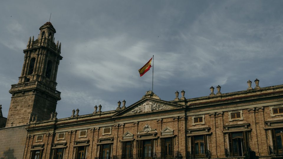 Kulturális betekintés és gyakorlati tippek utazóknak – spain