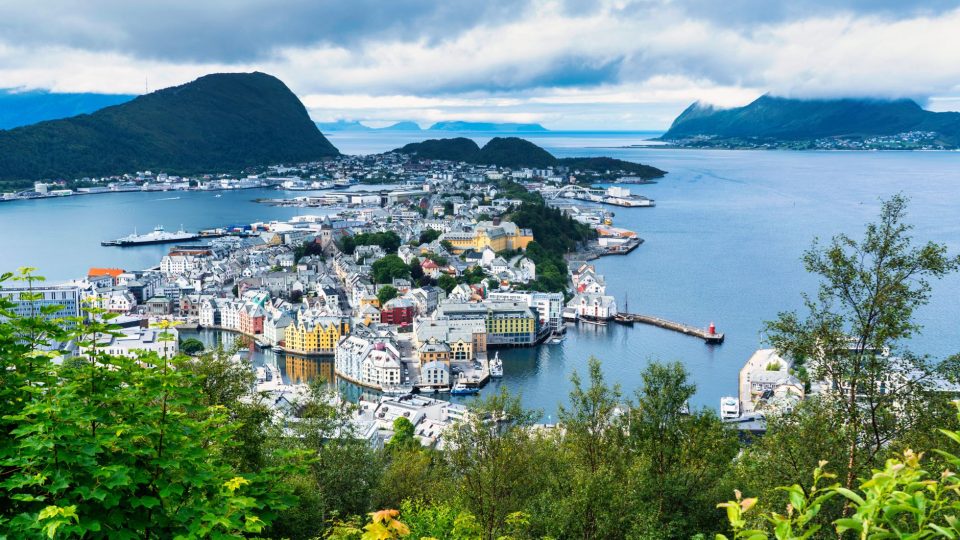 Norvégia felfedezése: Kihagyhatatlan úti célok és hogyan fokozza az utazást a kapcsolat – norway